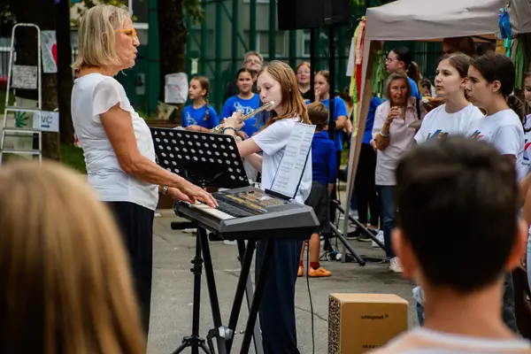 Živa glasba na odru — Festival Povezujemo Štepanjsko 2025